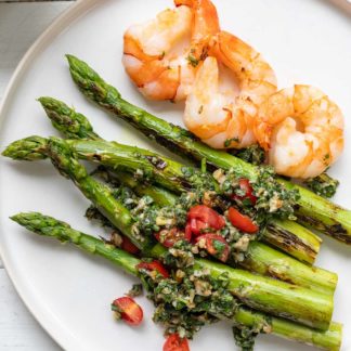 Gegrillter Spargel mit italienischer Salsa Verde & Riesengarnelen  Rezept